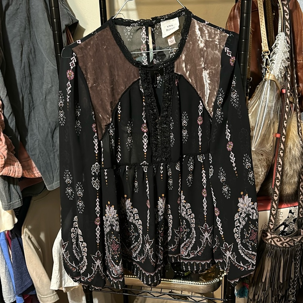 Beautiful velvet dressy top.